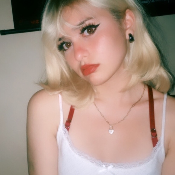 Meet your Posher, Daniela - Picture 3 of 5